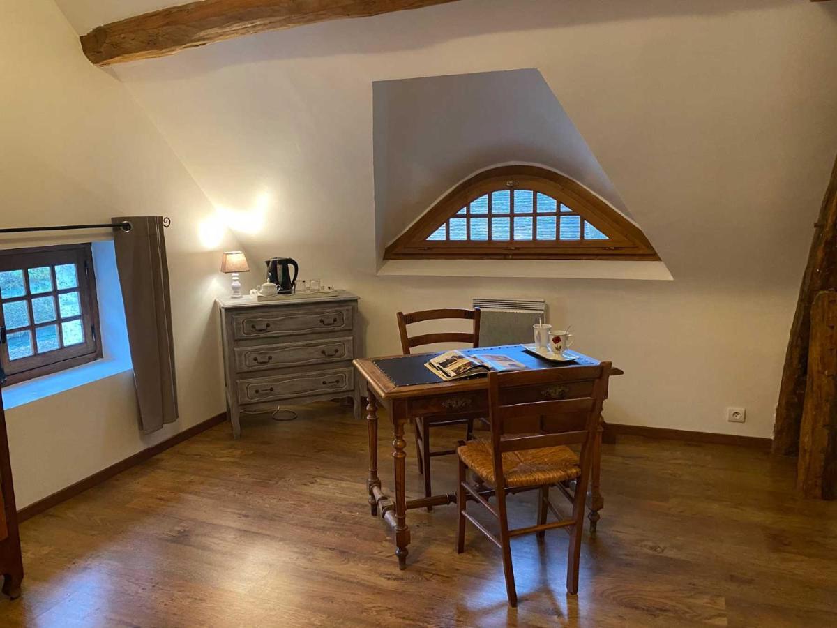 モントー Le Moulin De Pasnel Bed & Breakfast エクステリア 写真